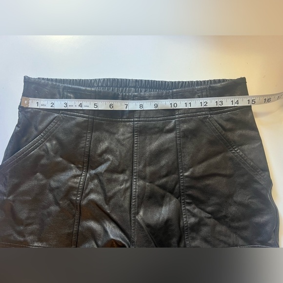 Spanx Leather Like Joggers Size Medium Black - Picture 6 of 10